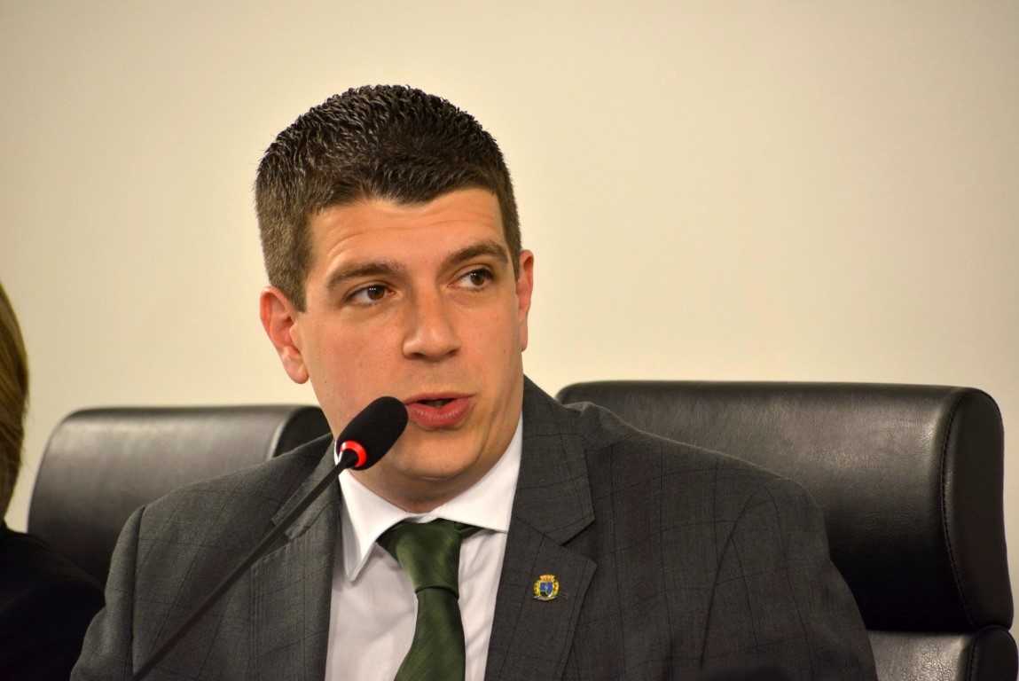 Pagamento do 13º salário dos servidores municipais em pauta